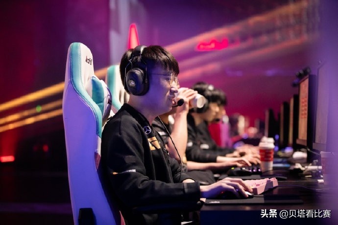 员曲线的尊 员曲线的尊